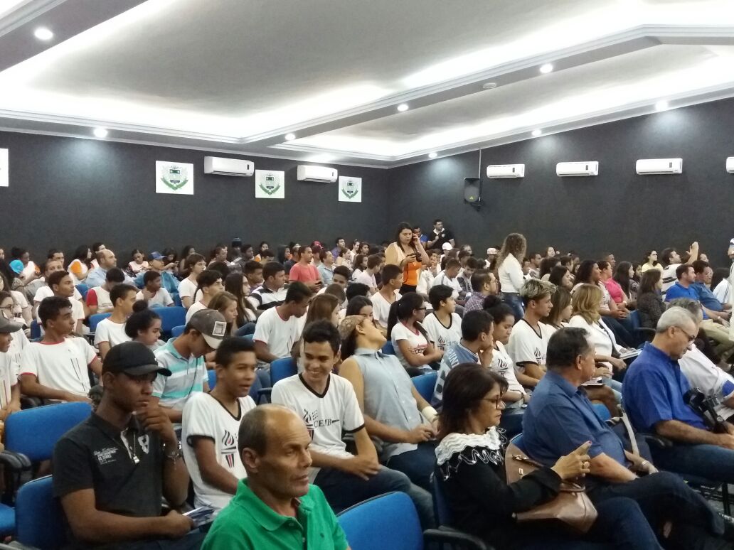JuventudeGoias's tweet photo. #AconteceAgora o lançamento do Programa Passe Livre Estudantil em Rio Verde. 
@LeonardoFelipe_ https://t.co/kaZ6JpJiqf