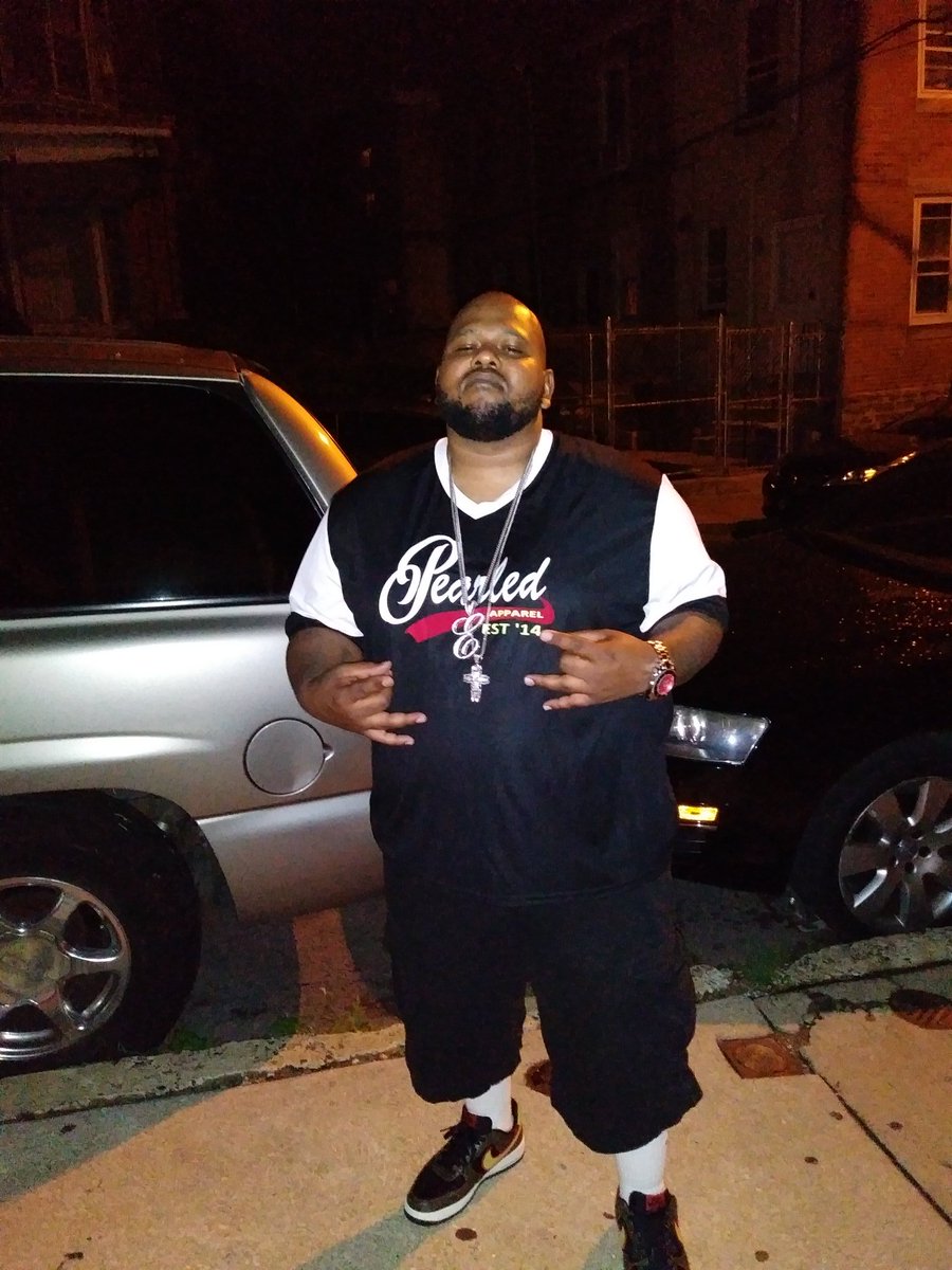 TUCKDTA's tweet photo. #DTA - JUST GOT FINISHED KILLING THE STAGE AT #VoltageLounge ME & THE GANG #DtaFamily #RealSquad215 #ForEverBlumBerg🏢🏢 YEAHDOW... 💯💯💯💪💪 https://t.co/sRRyrkrNB0
