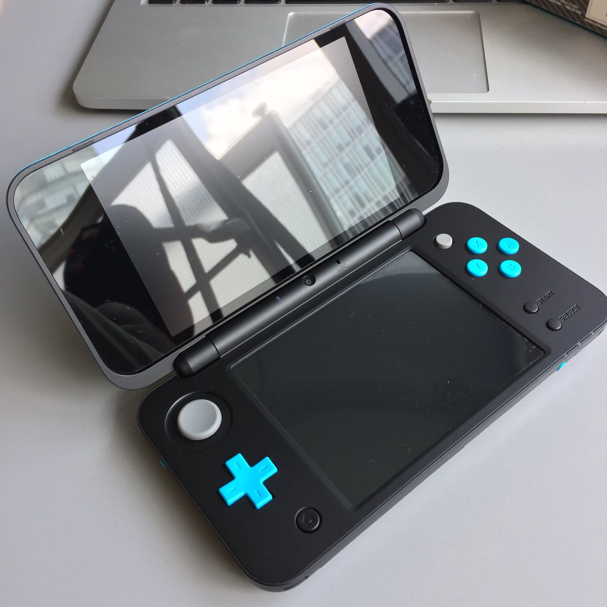 fchinchot's tweet photo. #MiniUnboxing, me sorprendió lo bonito que está el 2DSXL. 😃 https://t.co/BH4DznCohD