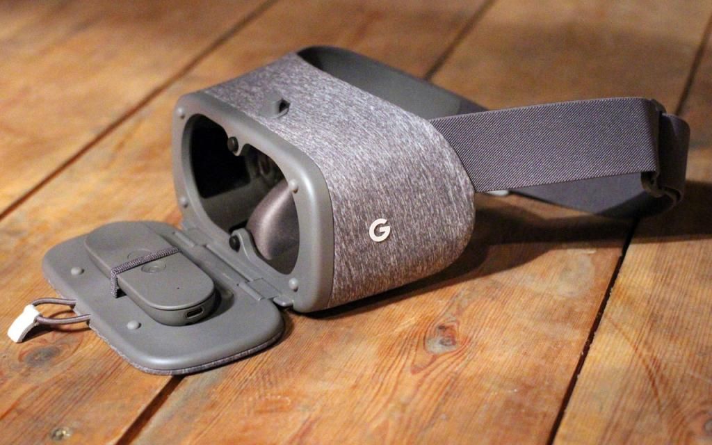 5 lessons from YouTube #VR on adapting your app for virtual reality <a href="/invisionapp/">Freehand by InVision</a> buff.ly/2u2ptNe