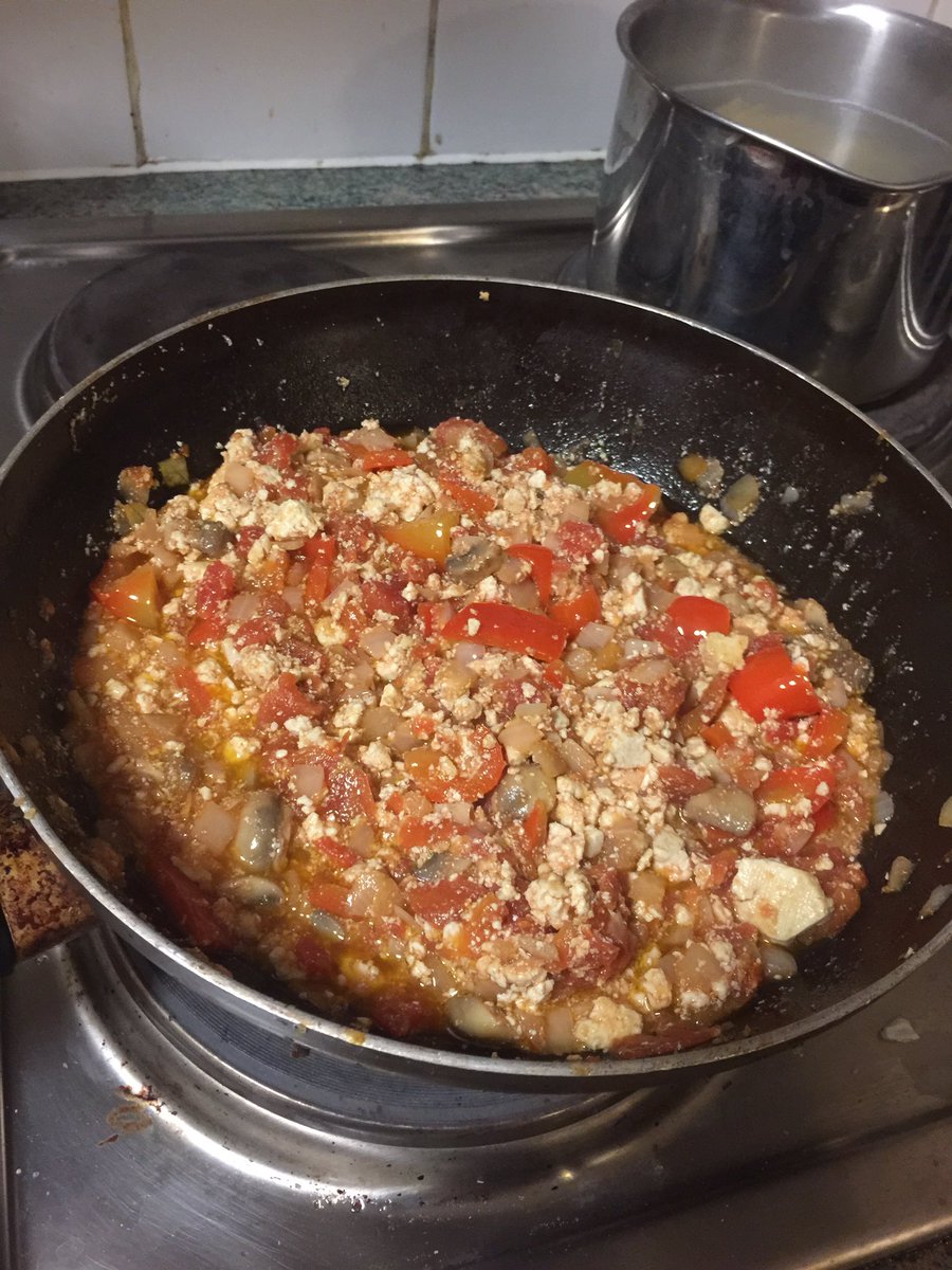 MrMichaelEast's tweet photo. Hey @GordonRamsay , what do you think of my housemates "stir fried vegan tofu"? https://t.co/Km9KDErPhz