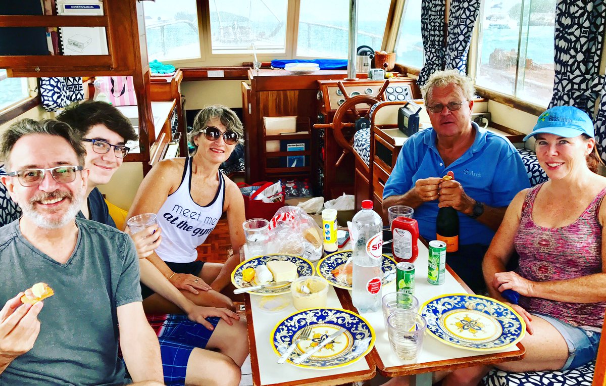 rosebermuda's tweet photo. No band, no raftup, no worries...good friends #Bermuda #CupMatch @cupmatch #ParadiseLakes #rainyday #boatlife #cabinpicnic https://t.co/nigBEi0HzN