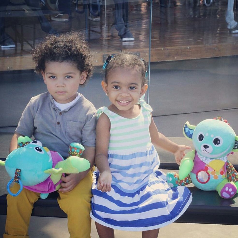 darlyngandco's tweet photo. #tbt to these cuties with their Plush Toy #bestfriends #plushtoy #mominvented https://t.co/JBJPychZBv