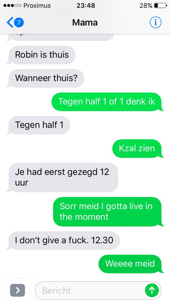 simon_adam__'s tweet photo. Wanneer ge gekapt wordt door uw moeder https://t.co/DVqfxcMEgi