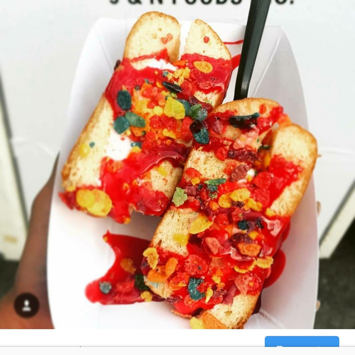 LaPuffla's tweet photo. Come visit us today 5-9pm at #csun for #moviefest. FREE FOR EVERYONE #valleyfoodies #lafoodies #icecreamdonutsandwich  @csun https://t.co/4htDTokPpB