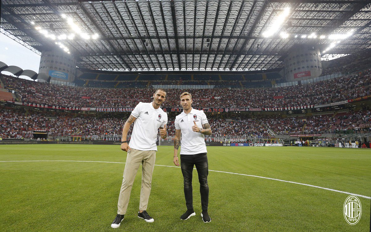 acmilan's tweet photo. See the best pics of the night from San Siro 👉🏻 https://t.co/h3UuRar3qQ
Guarda le migliori foto di #MilanCraiova 👉🏻  https://t.co/QzAwChe6ZQ https://t.co/zbpGBuOAFz