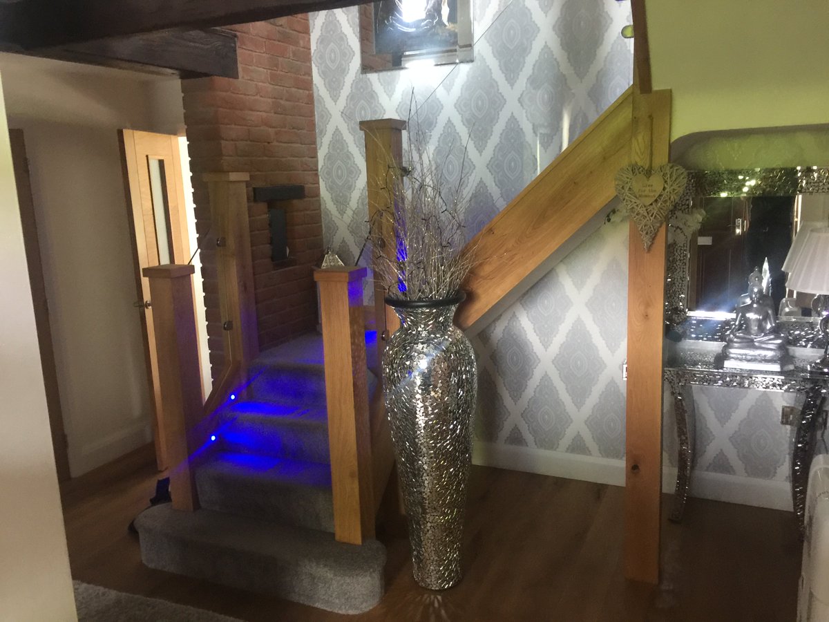 Vipiduk's tweet photo. Oak staircase with special effect lighting https://t.co/YqHX4F91mX