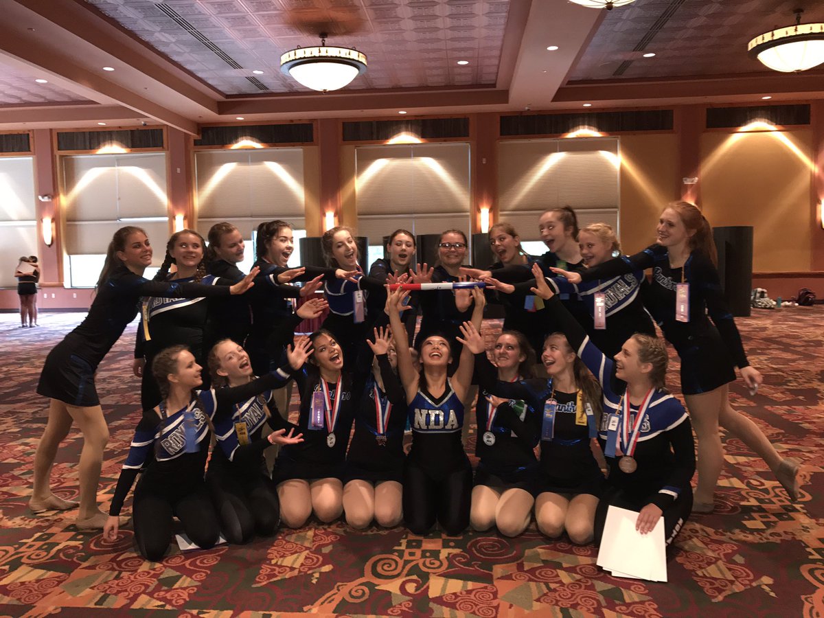 Emily Hou (emily_hou) Twitter