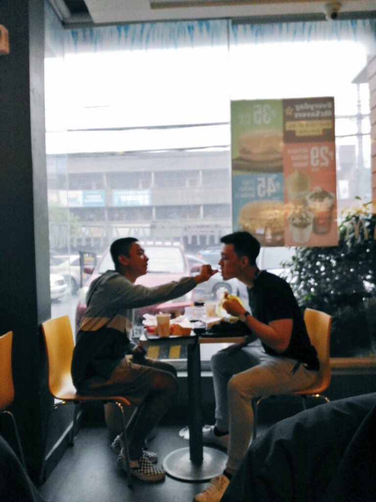AngTanongKoSayo's tweet photo. RT if you support LGBT like them. https://t.co/WqE6eYlyWd