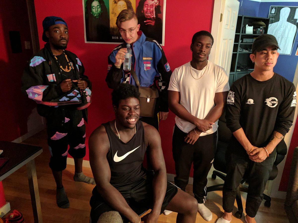 ThaBigPuffa's tweet photo. @KaneAntwi @skulpist @thebwcollection @Sleeplessmindz go follow my bros!! and catch them all on the #puffa #Podcast https://t.co/Lyof2VklST https://t.co/OIu7NIflv9