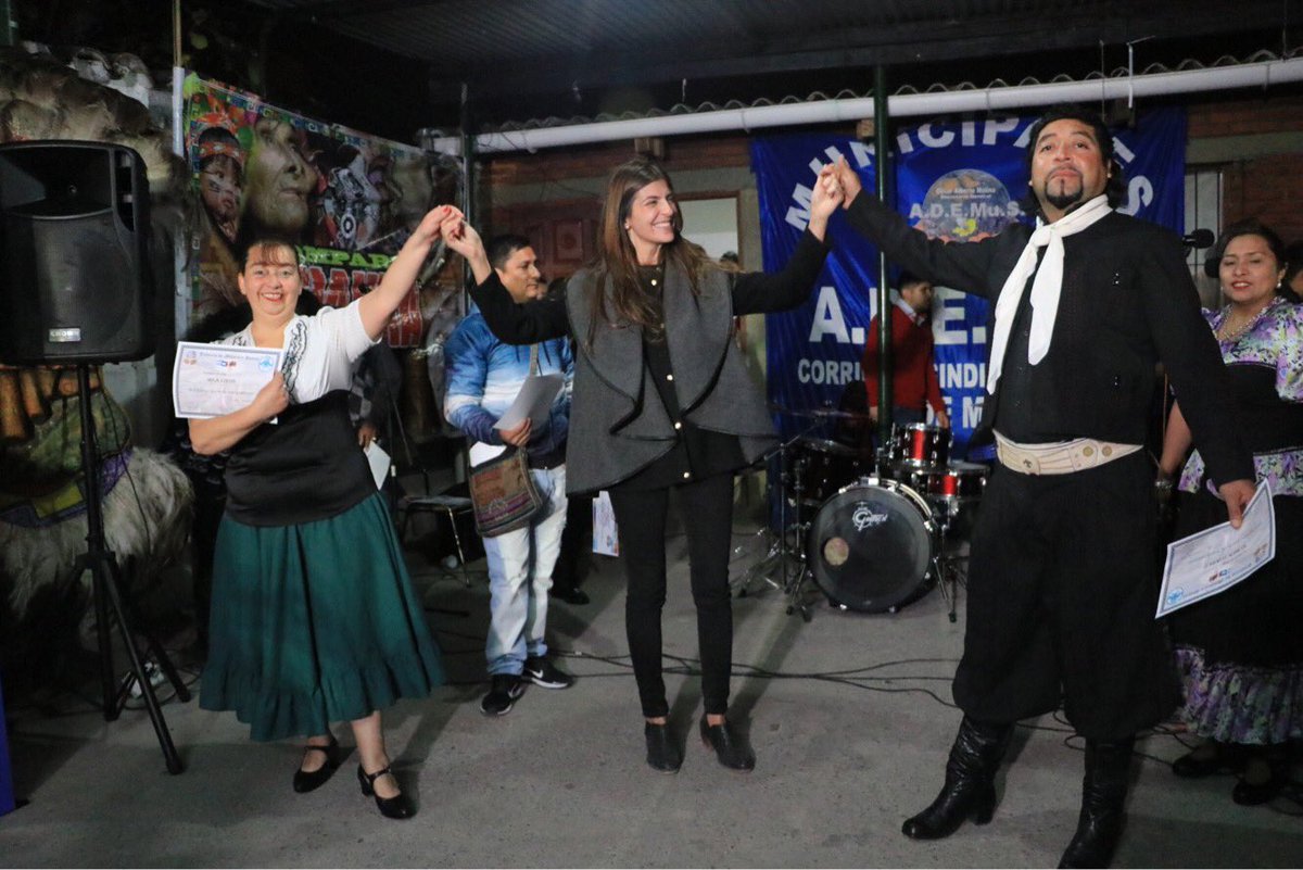 PrensaBettina's tweet photo. Compartimos junto a los trabajadores de #ADEMUS el inicio de sus clases de música criolla. #JuntosParaAdelante #UnCambioParaSalta #Lista704 https://t.co/LVheqV5jTt