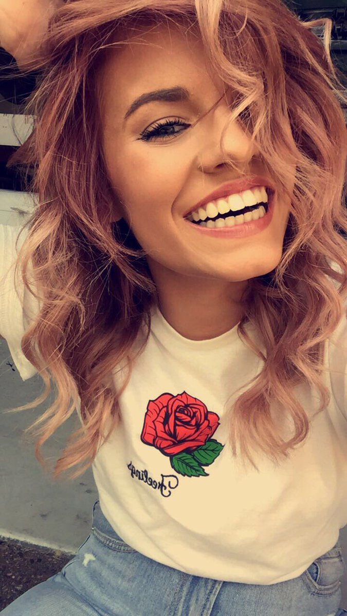 gray_ellen9's tweet photo. nothin special, jus sum more Snapchat selfies on ur feed https://t.co/k5Hvf6fLso