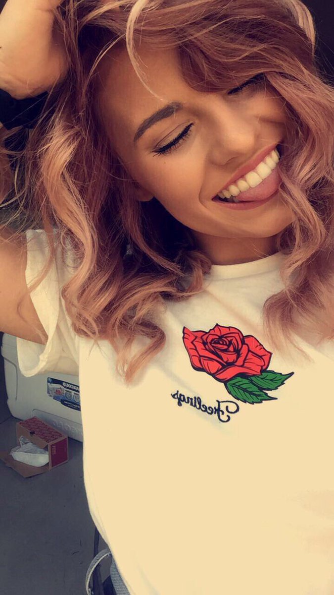gray_ellen9's tweet photo. nothin special, jus sum more Snapchat selfies on ur feed https://t.co/k5Hvf6fLso