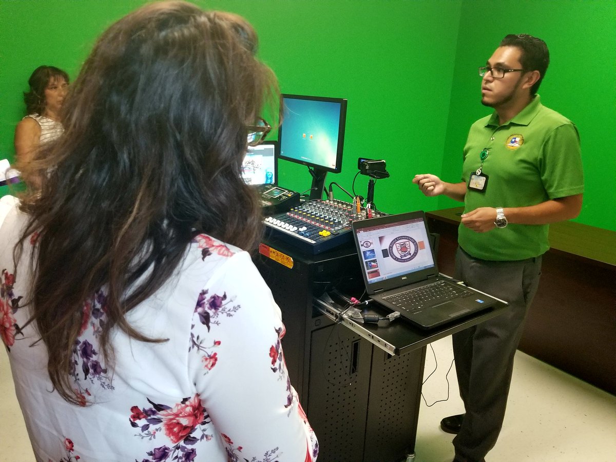 ALicon_TECH's tweet photo. Thank you David Gutierrez @SISD_TECH for going above and beyond. Your broadcasting support for new librarians was of great help!  #TeamSISD https://t.co/SLOHMzI9As