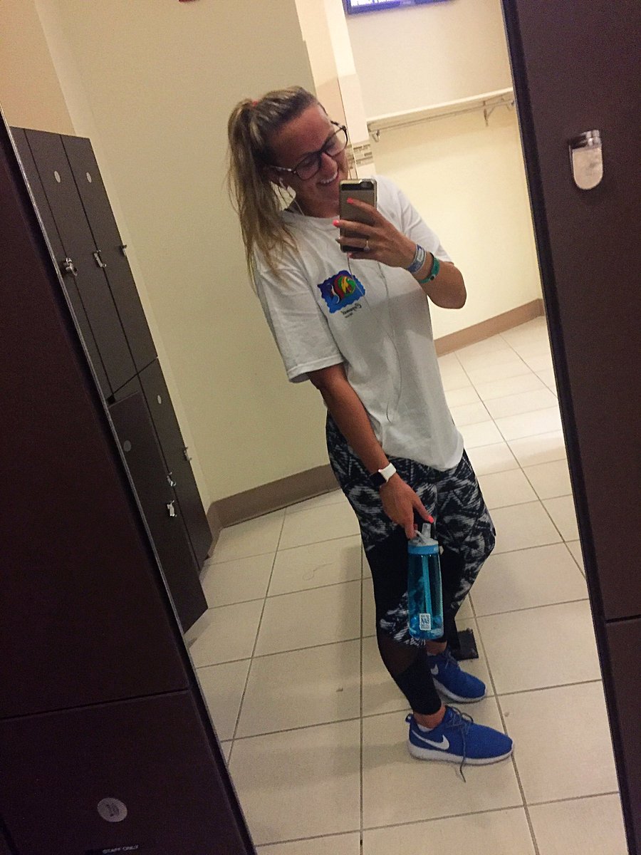 Baileemegs47's tweet photo. Gyming. Meal prepping. Praying. And most of all trusting the process😫😅
#LittleProgressIsStillProgress
#DoItForYou https://t.co/vicxM2QIn8