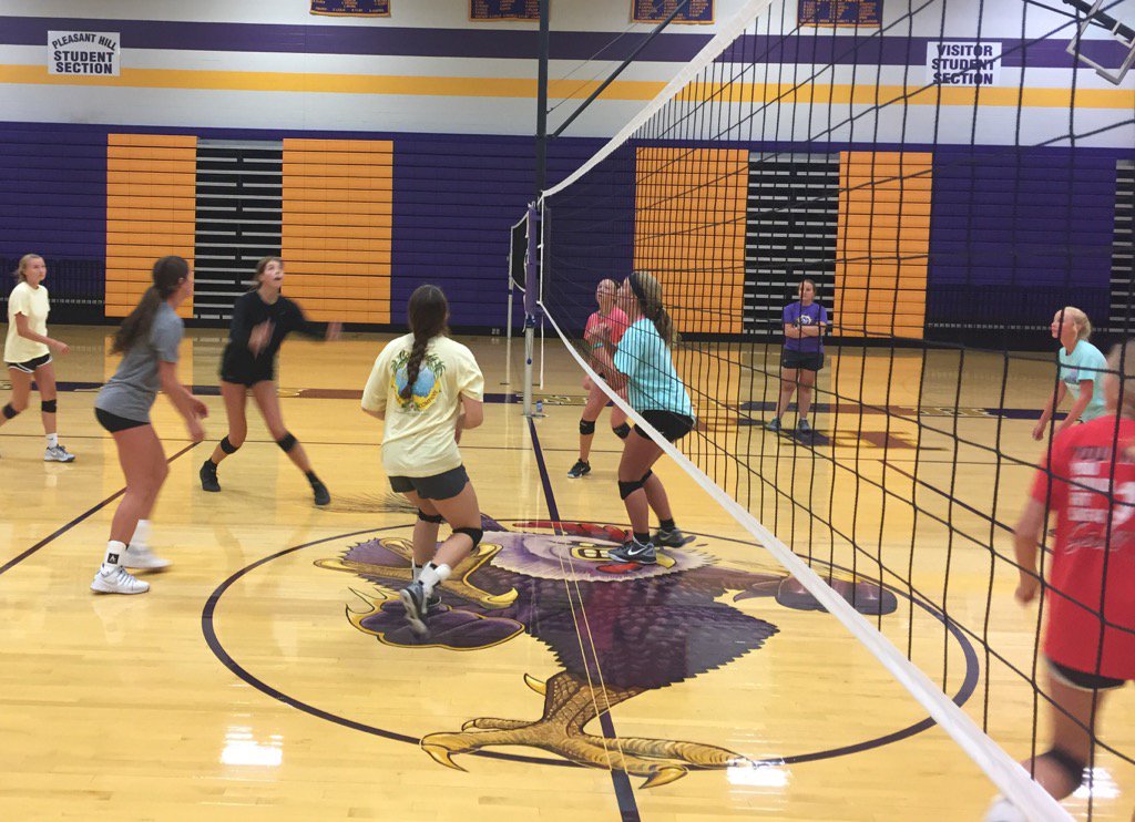 PHHSActivities's tweet photo. #chicksvolleyball working on a repeat trip! Sacrifice to succeed! https://t.co/i425tVZxTe