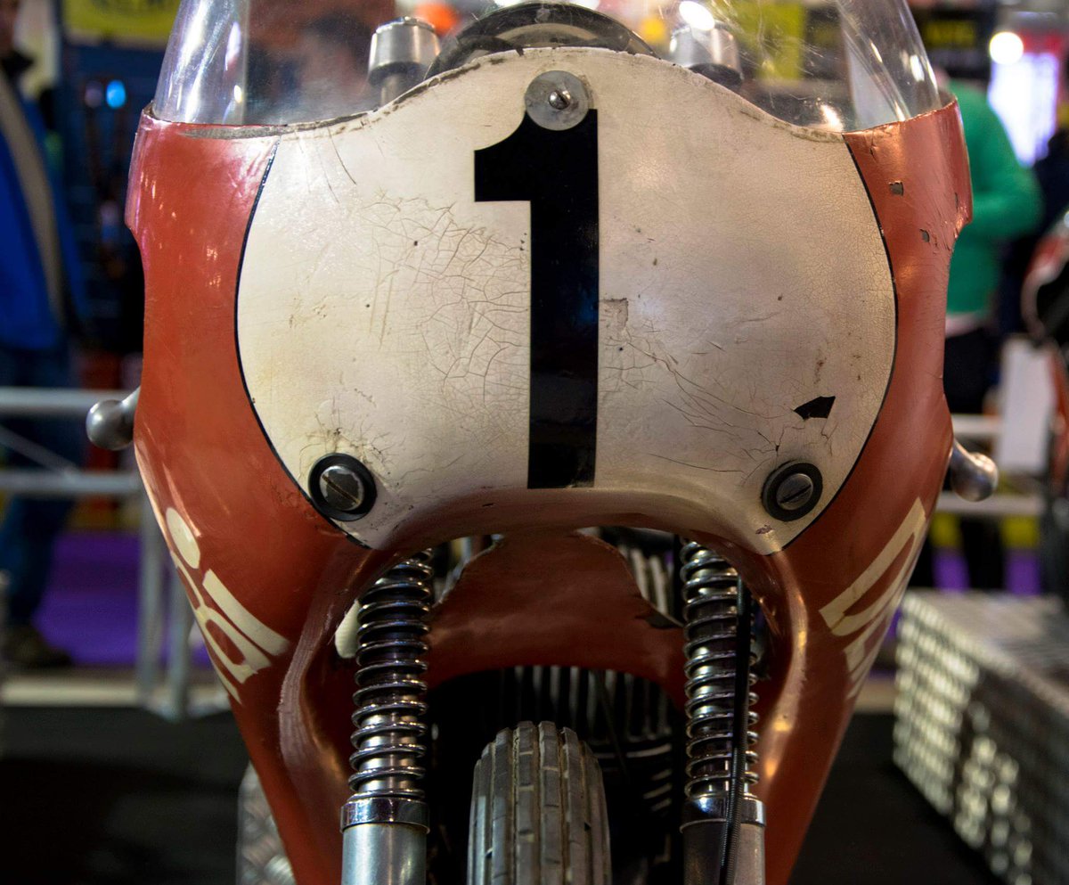 roxfear's tweet photo. #DEPAngelNieto  campeón con estos "juguetes" que corrían a más de 200km/h con 50cc #1 #12+1. Que otro angel puede querer un motero. https://t.co/4TWg3fXBtl