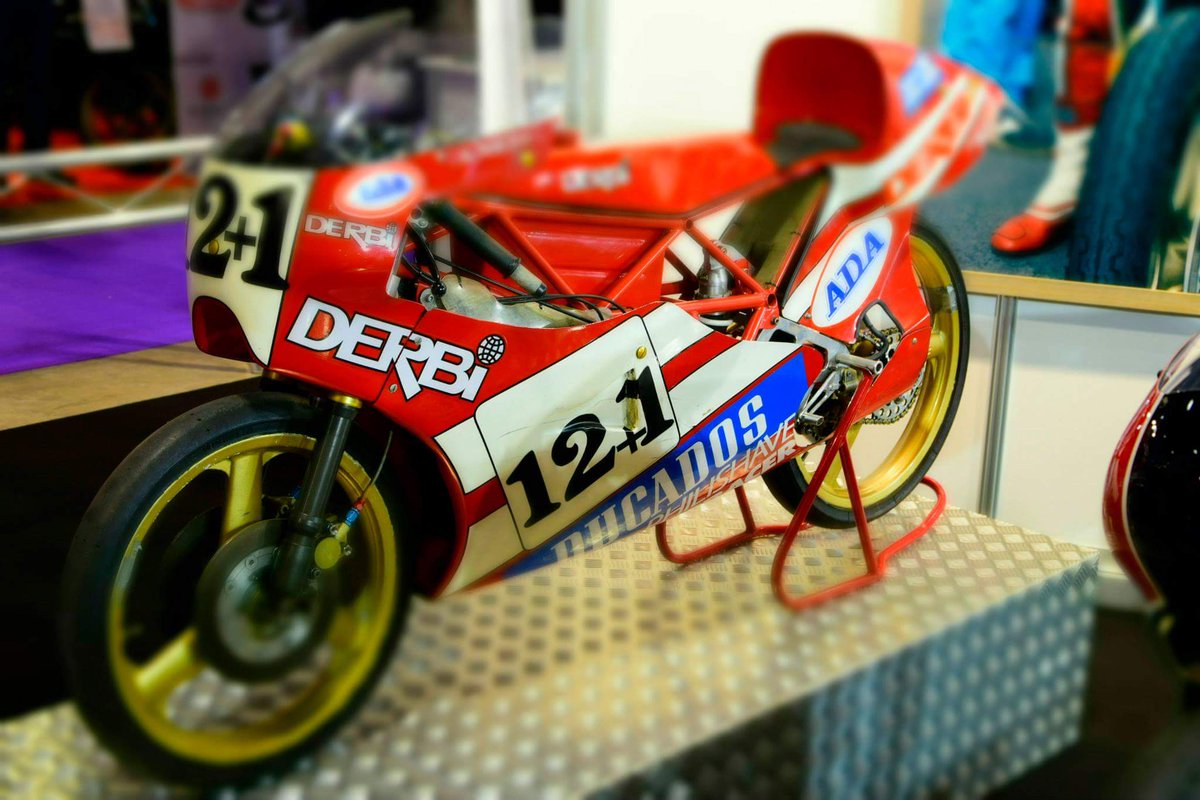 roxfear's tweet photo. #DEPAngelNieto  campeón con estos "juguetes" que corrían a más de 200km/h con 50cc #1 #12+1. Que otro angel puede querer un motero. https://t.co/4TWg3fXBtl
