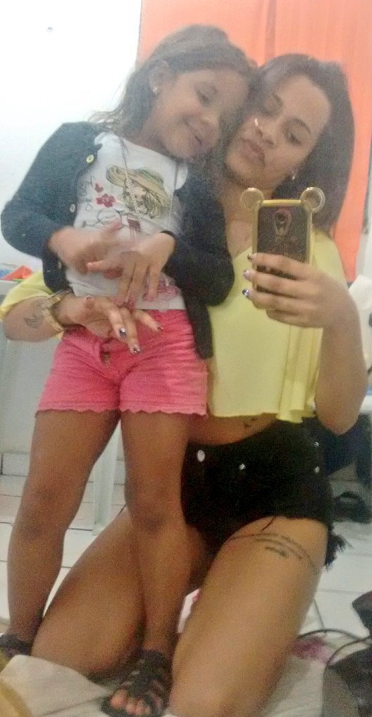 BelaJoyce04's tweet photo. Minha amiga , meu tudo que haa de mais maravilhoso desse mundo.  ❤❤❤
Minha careca 
Minha filha 💘 https://t.co/gCH5uvknGj