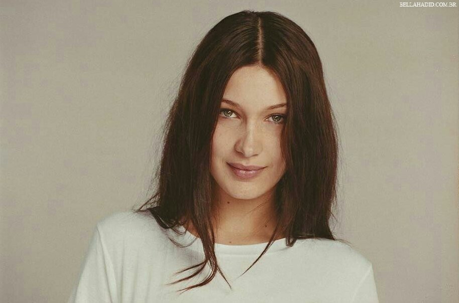 Bella Hadid por Michael Kailas. Veja mais fotos em: bellahadid.com.br/galeria/thumbn…