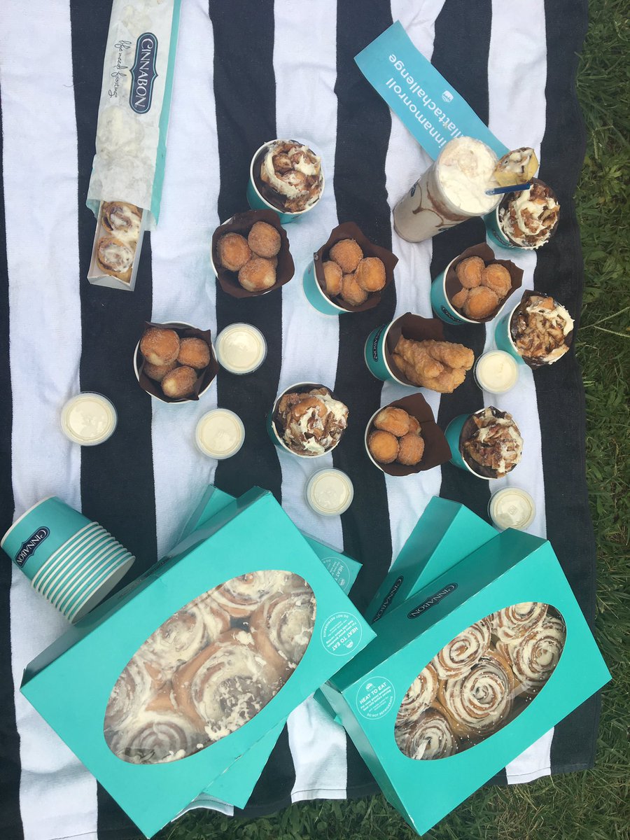 maddiehiatt's tweet photo. Ugh so good #cinnamonroll #chillattachallenge @simplyaudreek @Cinnabon https://t.co/nYpSIGjpfK
