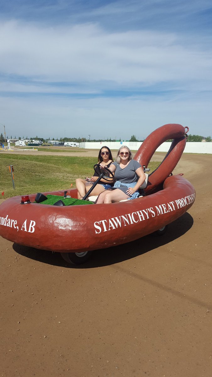 StellaCFCW's tweet photo. One way to pick up the handsome men at #BVJ2017 @MundareSausage @840CFCW https://t.co/UaM5RjtrJk
