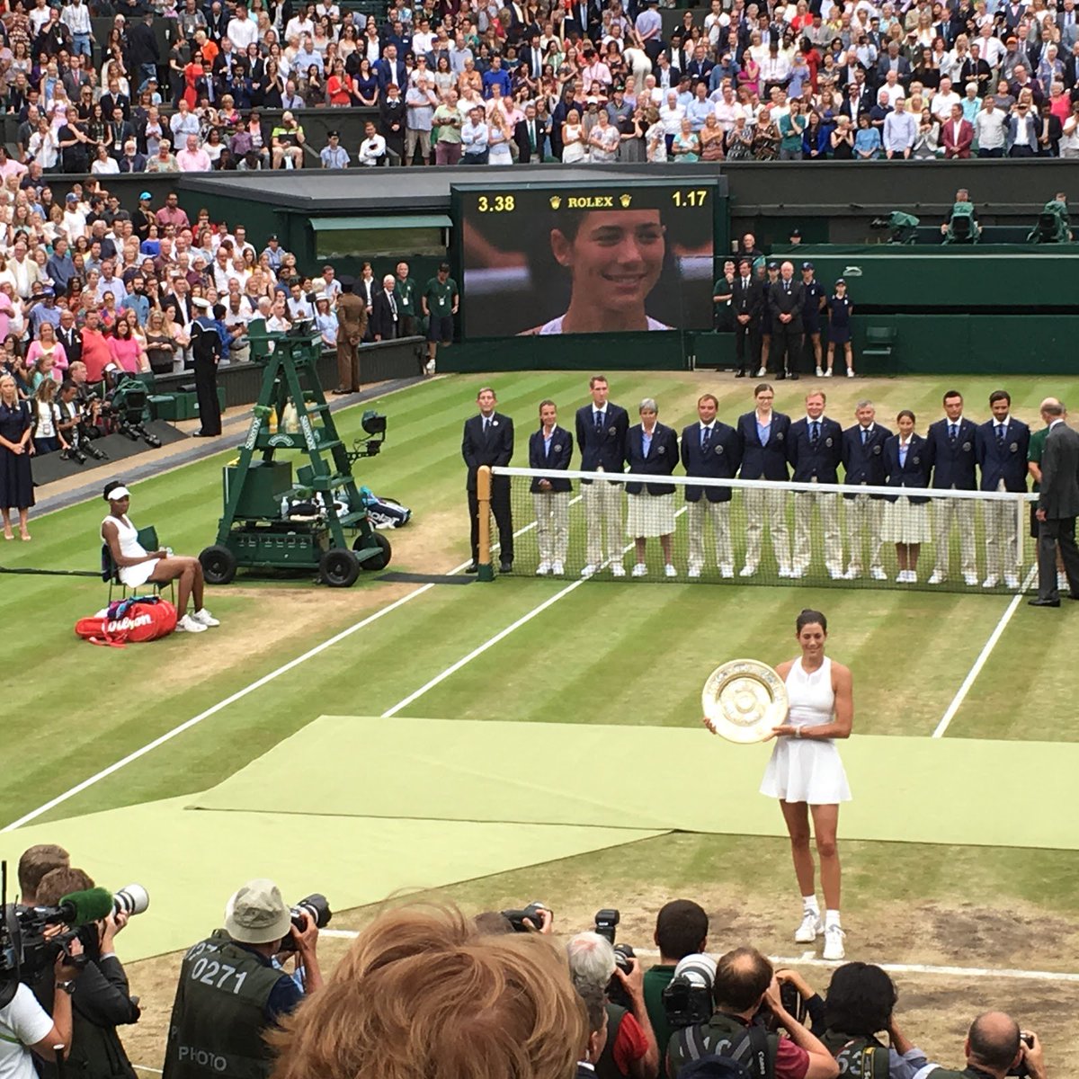 #TBT to watching <a href="/GarbiMuguruza/">Garbiñe Muguruza</a> win her 1st #Wimbledon title! She’s one of my favorite tennis players! Talk about a #MissionStatementMuse 😉