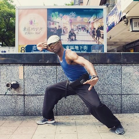 DanielDZarazua's tweet photo. Robert Jay Arnold has been a resident of Taipei for 15+ years. As a skilled bagua martial artist he's represented Taiwan in competition. https://t.co/TZC2GAG6CP