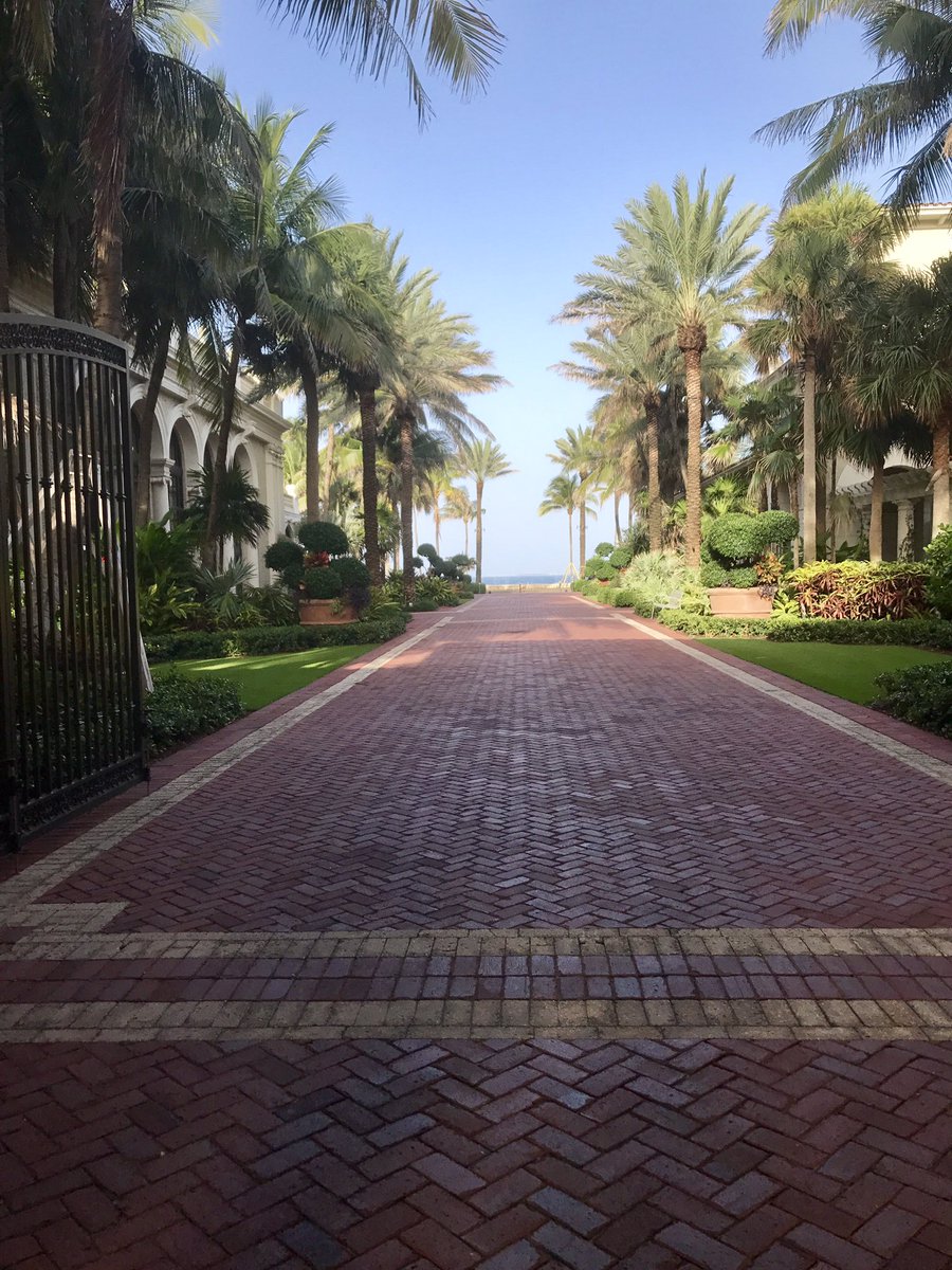 carlydickerson's tweet photo. I don't wanna leave 😩😩😩 https://t.co/JARaHUYtj6