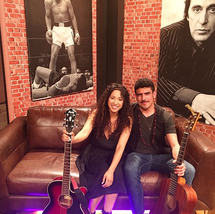 JUEVES MUSICAL! Ya estamos al aire junto a la talentosa @simoneymusic