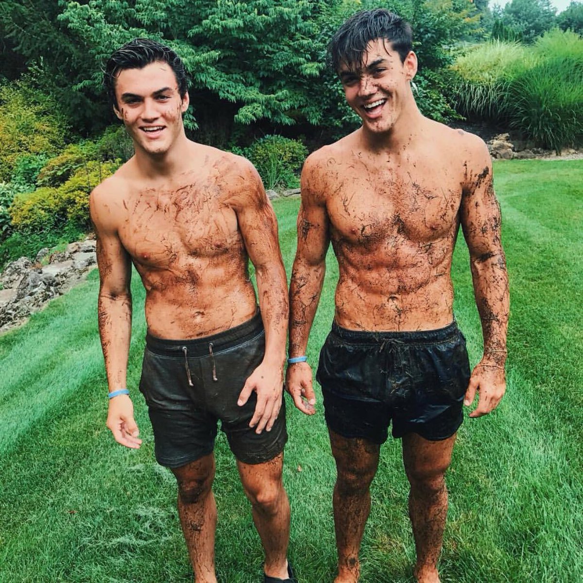 graydtoo's tweet image. Mud boys