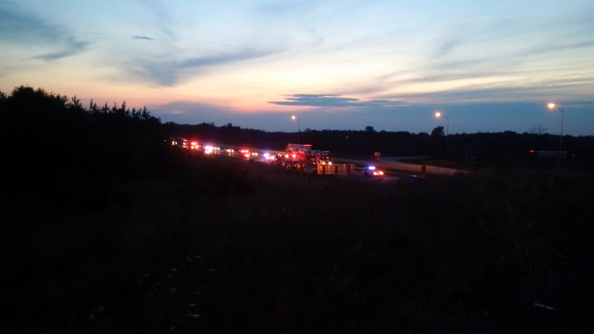 Traffic EB on Highway 401 at Boundary Road in #CornwallON is still down to 1 lane. Slow drive. @OPP_COMM_ER https://t.co/Rz9hfYpntw