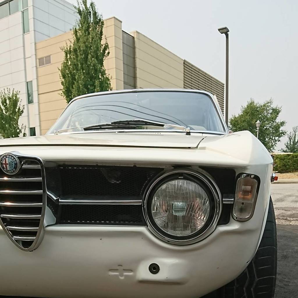 ecliptic6's tweet photo. Hello lovely. 😘🍀. . . . . . .
#drivetastefully #classiccars #classiccar #alfaromeo #giulia #stepnose #gtv #instacar https://t.co/TUT76AYpAT