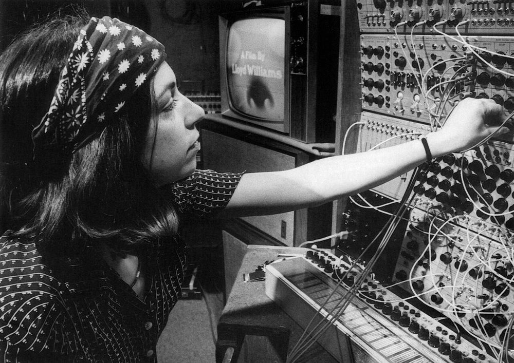 womensaudio's tweet image. Check out the trailer for &quot;A Life in Waves&quot; the documentary about electronic music pioneer Suzanne Ciani @sevwave bit.ly/2wpNyhQ