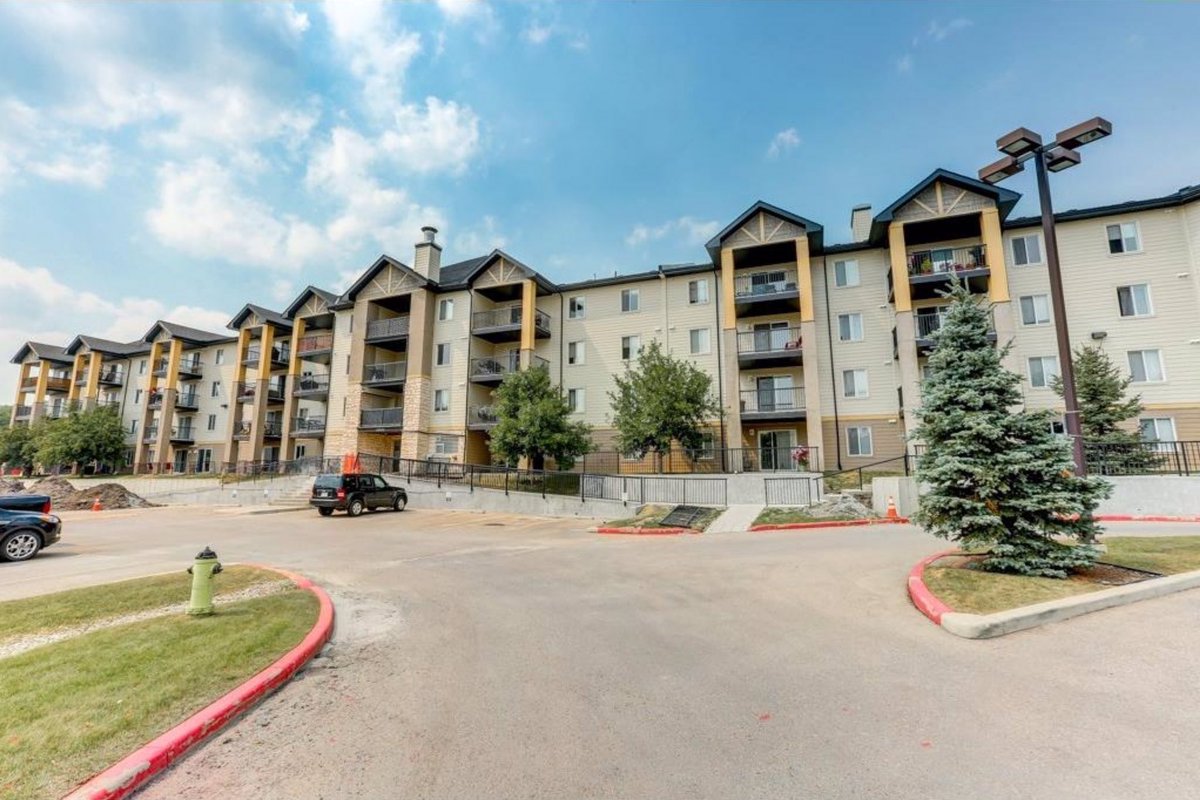 IrishIbanezYYC's tweet photo. Check out my NEW LISTING iN Airdrie! https://t.co/SxJCgz8yKq https://t.co/AEqE1qRmAE