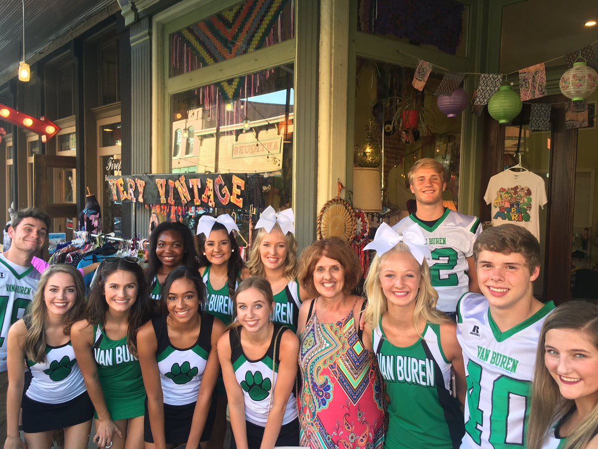 PointerCheer's tweet photo. Fan Appreciation Night! #VBCheer #PointerPride https://t.co/pWu8zySdpA