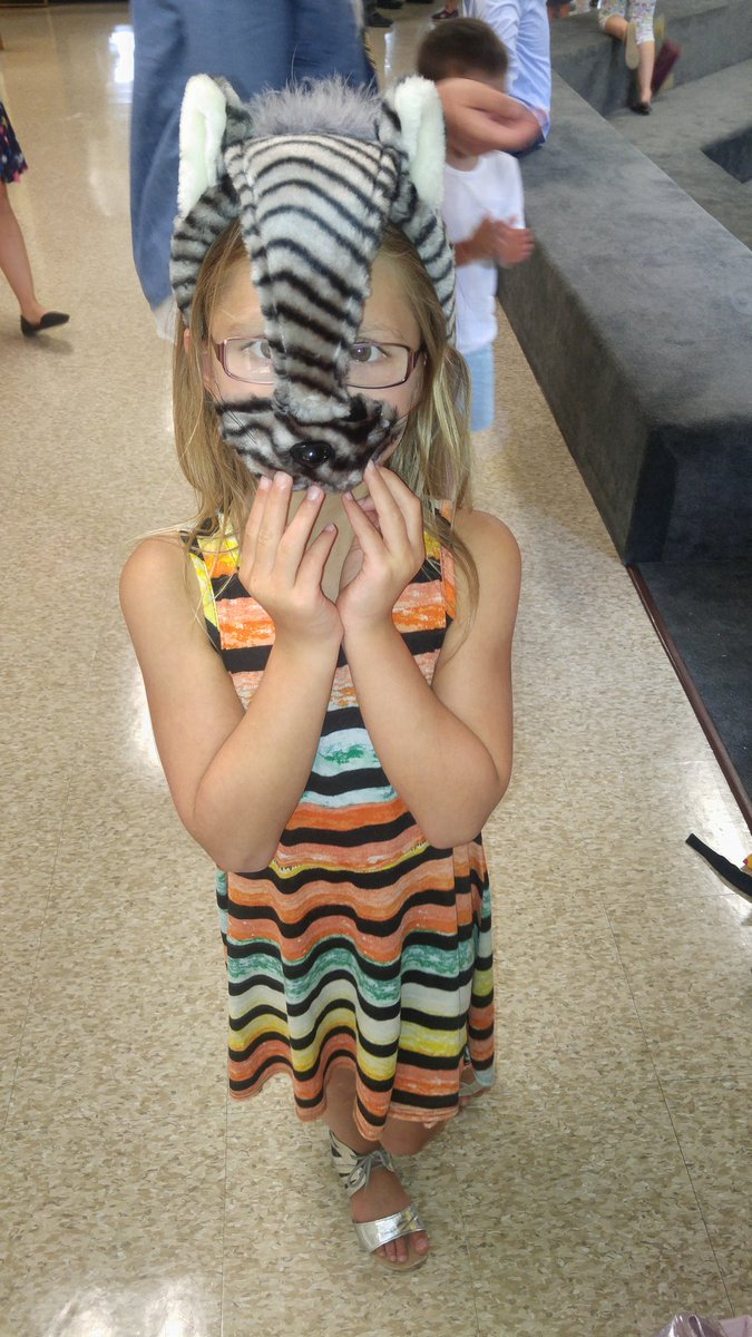 gingerly21's tweet photo. Our soon to be little 2nd grader 💖 #thebrynnbrynn #stingerpride #StephensElementary https://t.co/cuCe7jJNHk