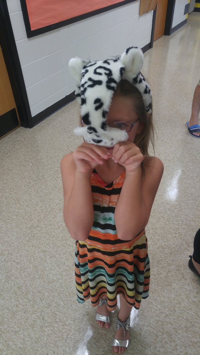 gingerly21's tweet photo. Our soon to be little 2nd grader 💖 #thebrynnbrynn #stingerpride #StephensElementary https://t.co/cuCe7jJNHk