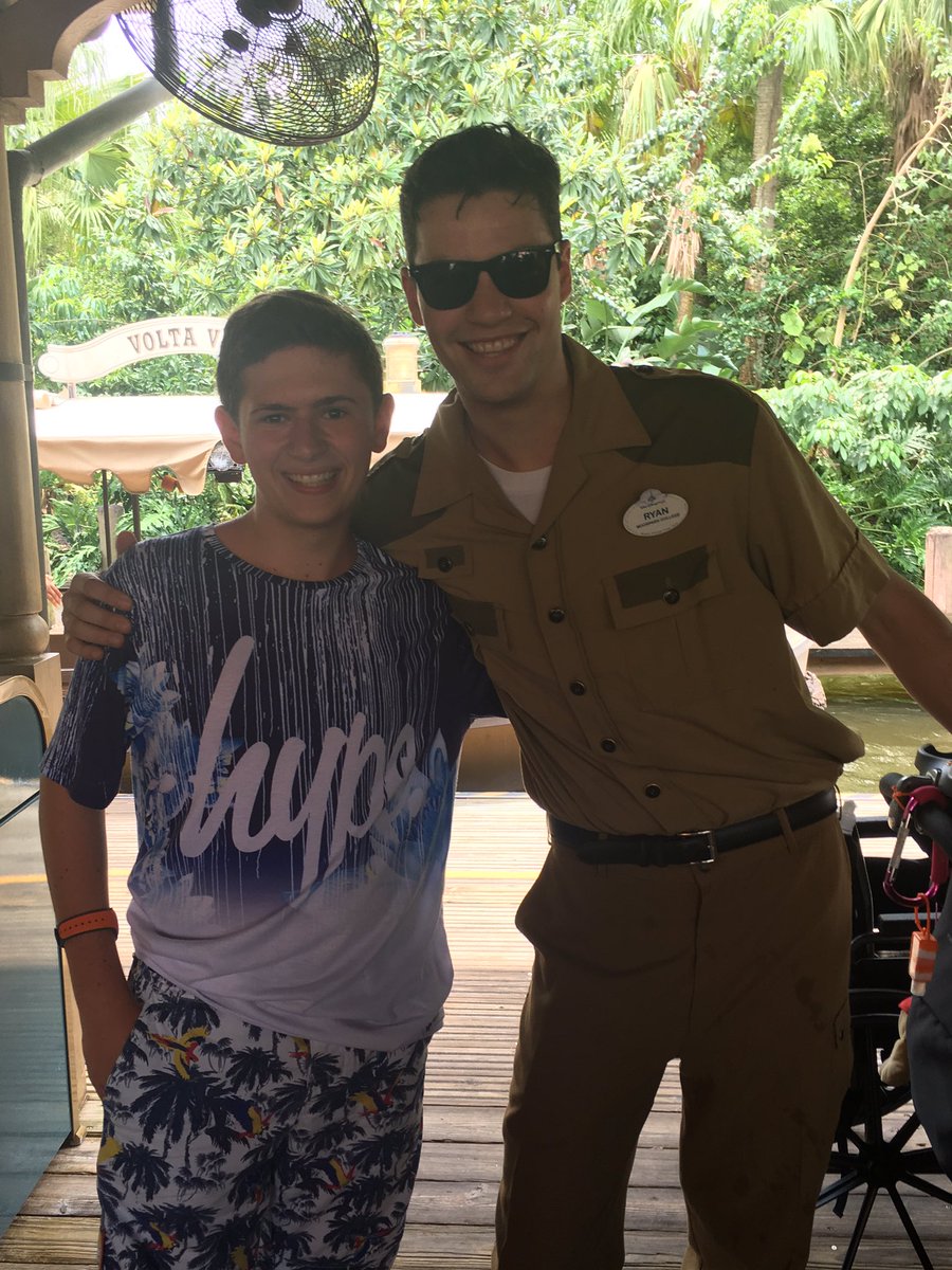 #castcompliment shout out for Ryan on #junglerivercruise today <a href="/WaltDisneyWorld/">Walt Disney World</a> #MagicKingdom great effort. Brilliant performance.