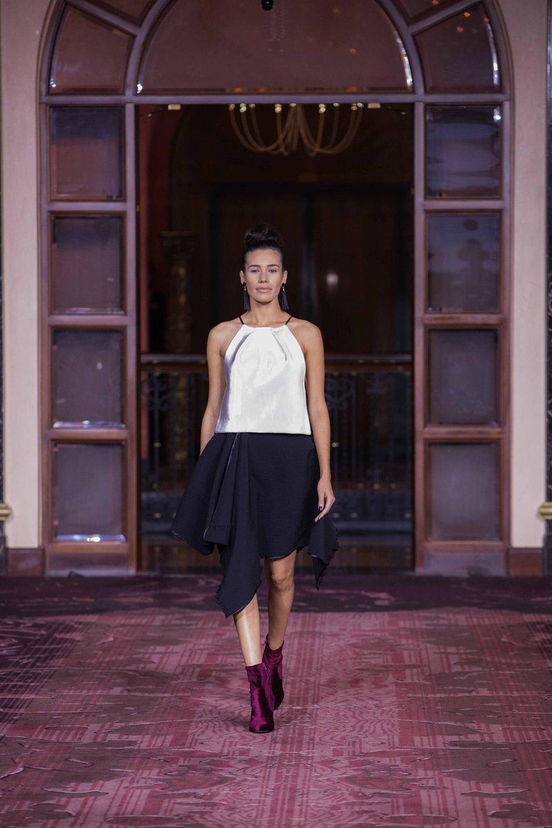 Gustavo Arango Fall 2017 

#gustavoarango #fall2017 #runway #fashion