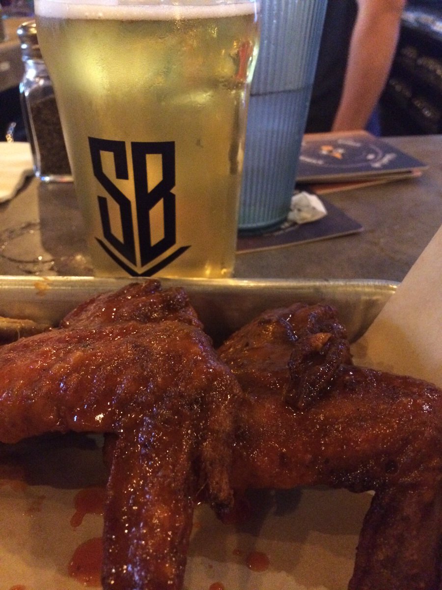 Doing <a href="/abqthemag/">ABQ The Mag</a>'s #ATMBrewChallenge2017 <a href="/SBBrewyard/">SteelBenderBrewyard</a>. Kolsch, with wings!