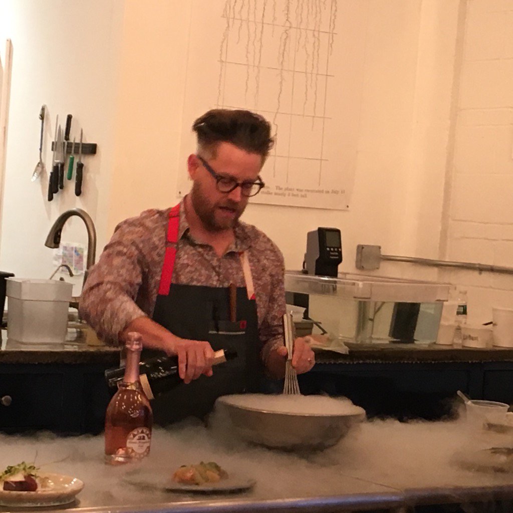 maggshi's tweet photo. @RichardBlais is over the term "molecular gastronomy" but still loves #kale #topchef @BrooklynGrange https://t.co/IeYmu2NJws