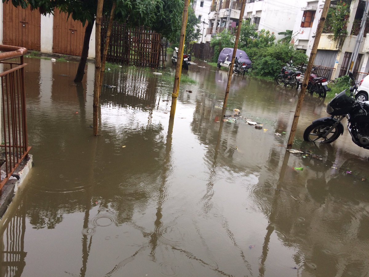 rahulD_rock's tweet photo. @PMOIndia @narendramodi cndtn of water logging in central revenue colony patna, its hard to live.. authorities are not taking any action.. https://t.co/ogJQOdUyFD