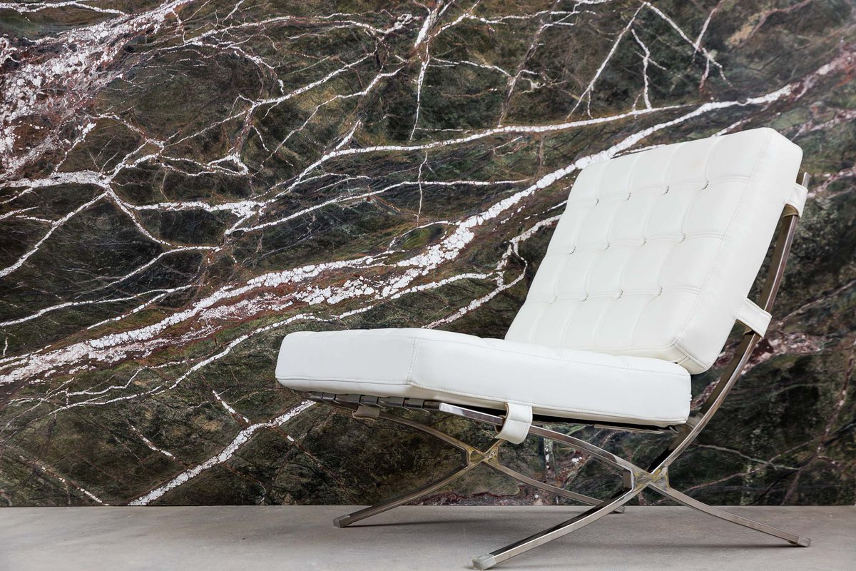 prima_stone's tweet photo. LOVE rainforest green marble with anything white! The texture in this stone is out of this world. 📸  by yegrealestate - Zokah https://t.co/IfhZLgkTPj