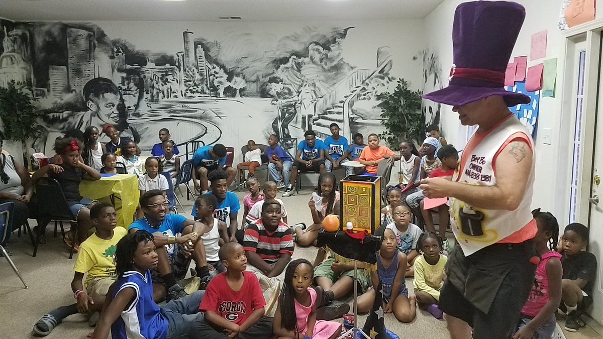 rozellg18's tweet photo. Beebo the Magician entertains kids @chanceatl1 Another Chance's Summer Program closing...great summer. lets get ready 4 Afterschool! https://t.co/kLhj86Grzw