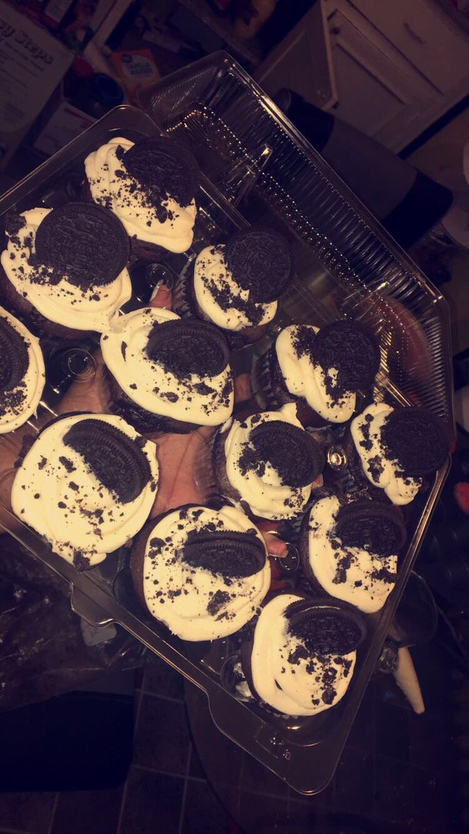 NiyaB__'s tweet image. Hey everybody, I'm J'Niya. I own a small business which goes by the name FabPastries™. A simple RT could help market my company.