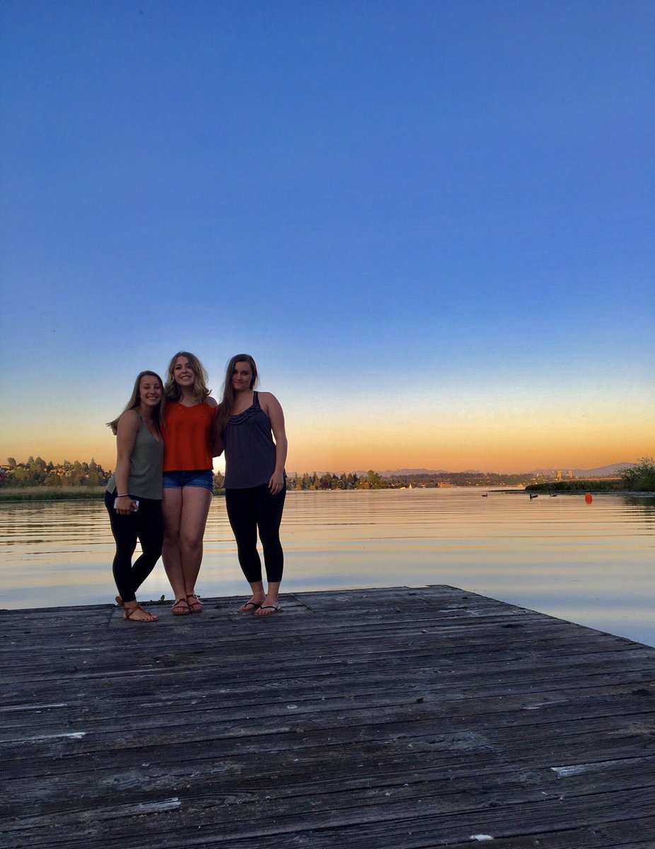 samanthakaileyy's tweet photo. HAPPY BIRTHDAY TO MY LOVE, STACY BRANZOVA🎉 I'm glad you're finally coming back home, the couv hasn't been the same without ya ❤️❤️ https://t.co/nd27AlKdKJ