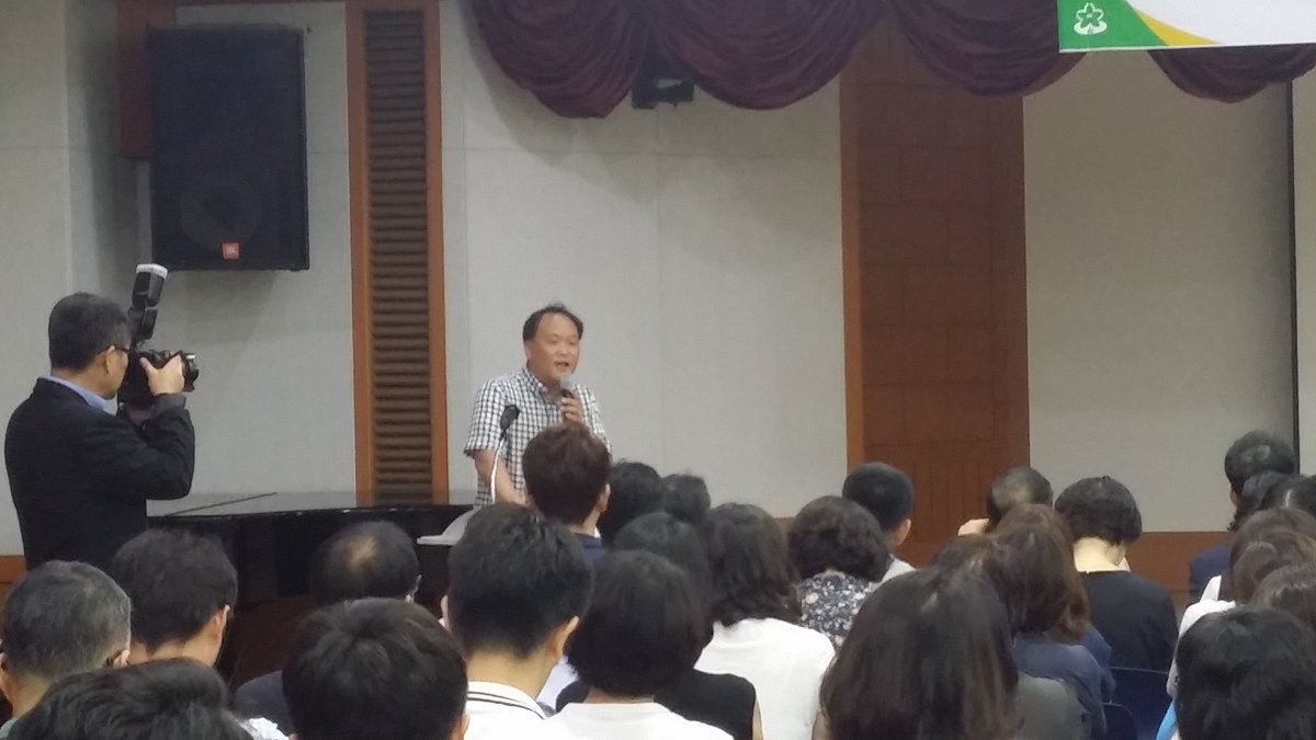 분당구청 직원조회가 8.3.에 있었습니다. 시정발전에 기여하신 모범시민 및 통장, 공무원 표창 후 구청장님의 복무기강 확립, 본예산 편성 철저, 여름휴가 잘 다녀오시라는 말씀이 있었습니다. 조회 후 지방자치분권 교육이 진행되었습니다. ^^ #성남시