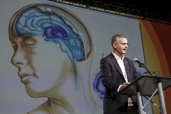 WorldPDCongress's tweet image. Watch Andres Lozano speak about what's new in DBS at #wpc2016 for free regeistering here: ow.ly/aYt530dJu2G #beatparkinsons #parkinson