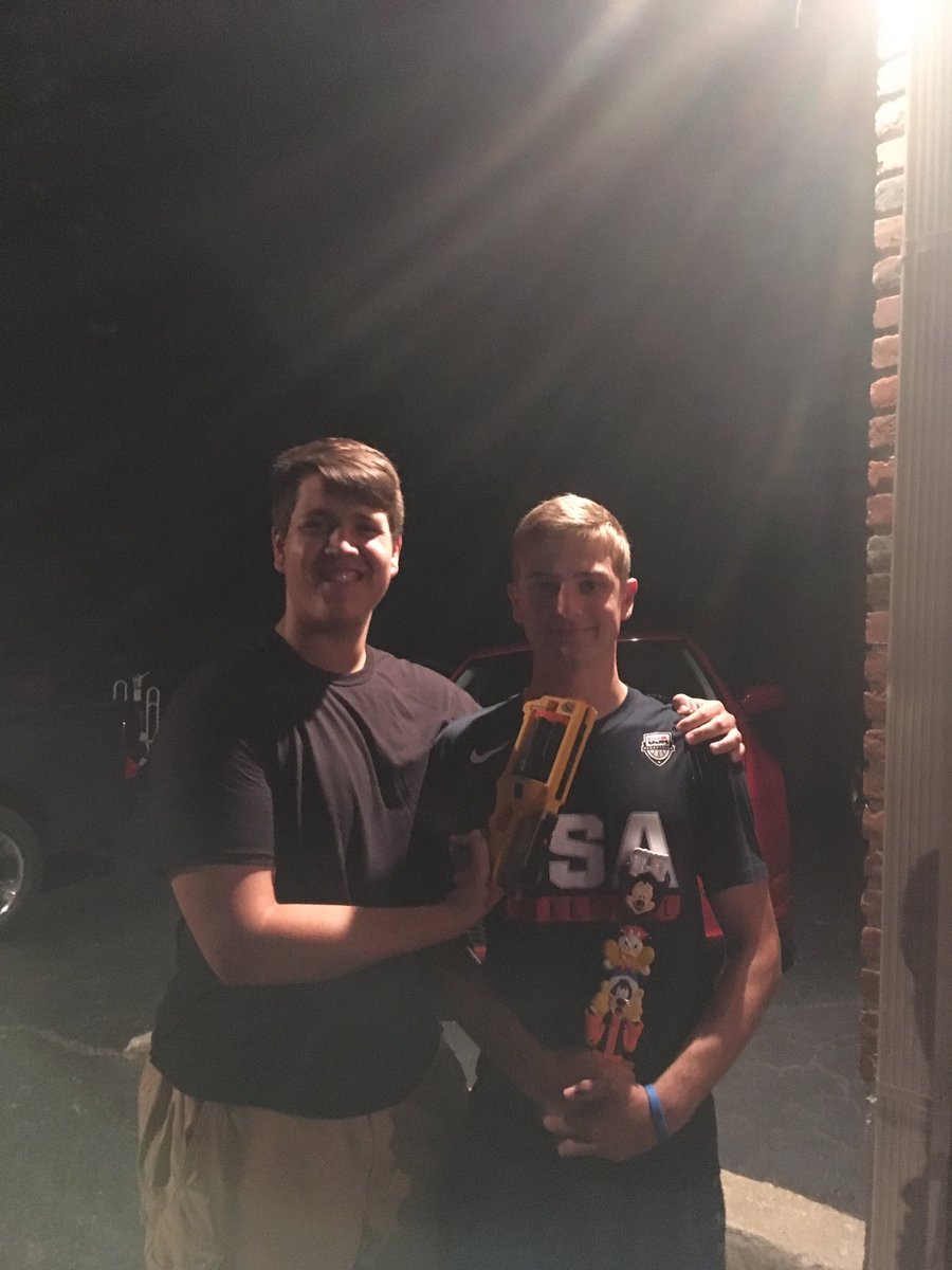 santoshmanager's tweet photo. After a 4th of July car chase, Stephen killed Dylan, but then got killed by Graf, who Jake Shot. While Roger gave Spin a welcome home gift https://t.co/OwJQK0NgC2
